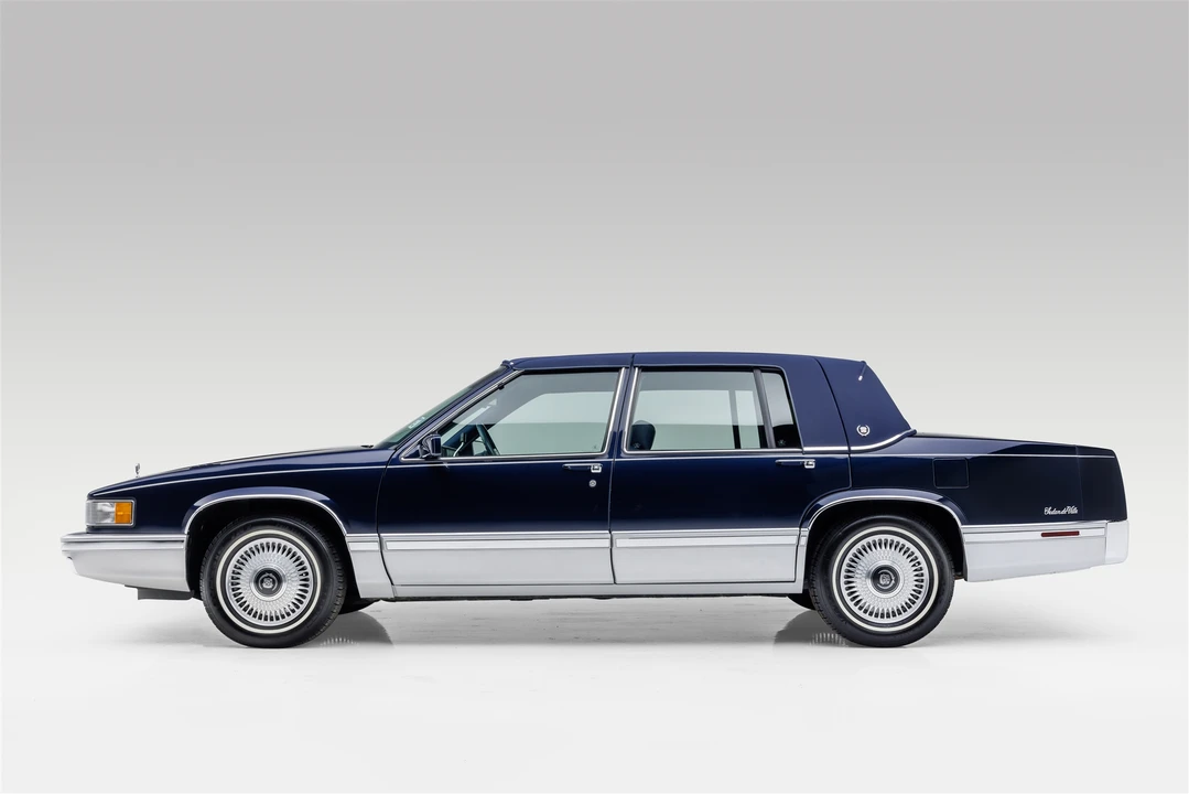 1993 Cadillac DeVille 7th Gen - Image 2 of 31