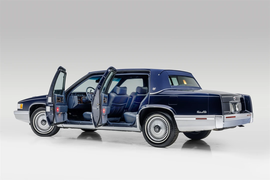 1993 Cadillac DeVille 7th Gen - Image 10 of 31