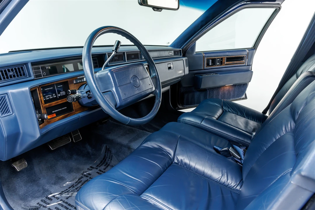 1993 Cadillac DeVille 7th Gen - Image 29 of 31