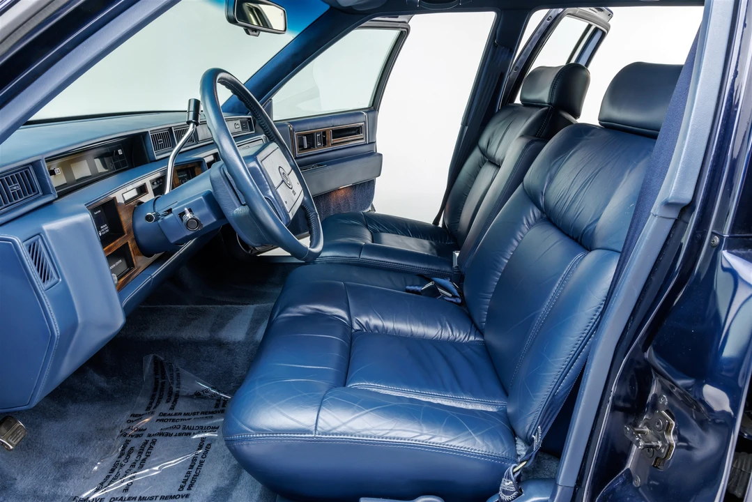 1993 Cadillac DeVille 7th Gen - Image 27 of 31