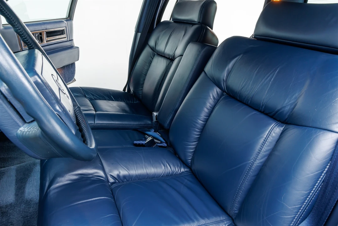1993 Cadillac DeVille 7th Gen - Image 28 of 31