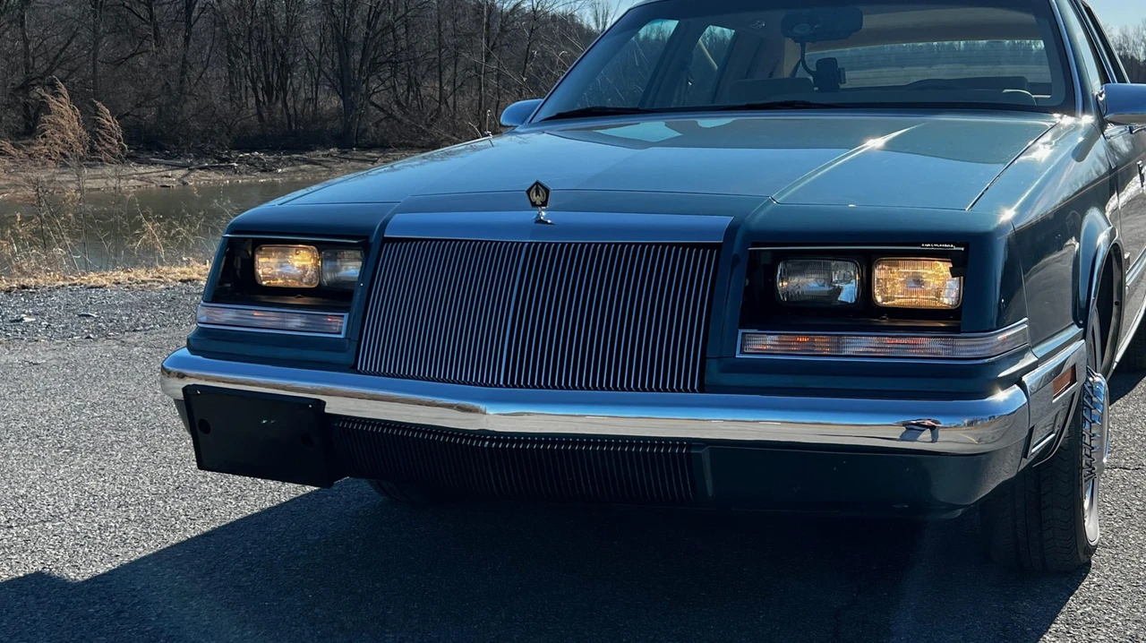 1993 Chrysler Imperial - Image 24 of 31