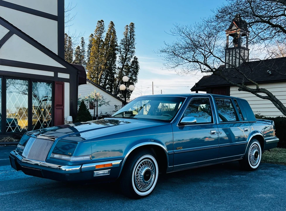 1993 Chrysler Imperial - Image 2 of 31