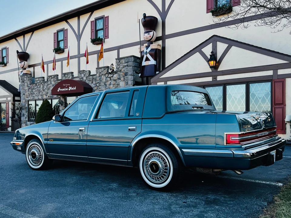 1993 Chrysler Imperial - Image 11 of 31