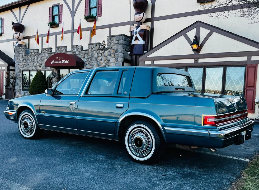 1993 Chrysler Imperial - Image 12 of 31