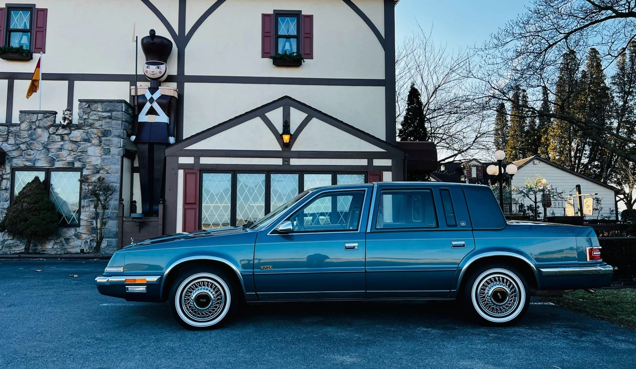 1993 Chrysler Imperial - Image 17 of 31