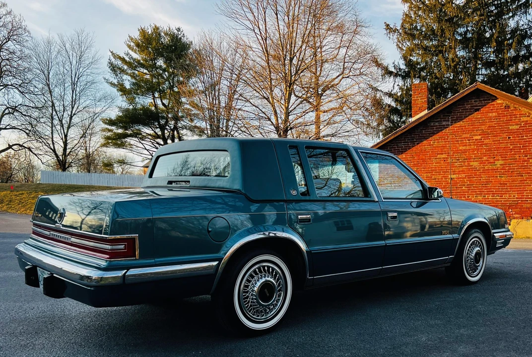 1993 Chrysler Imperial - Image 8 of 31