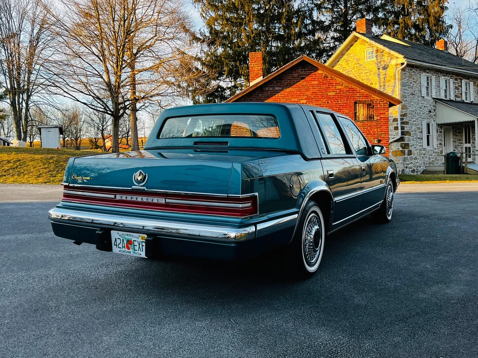 1993 Chrysler Imperial - Image 9 of 31
