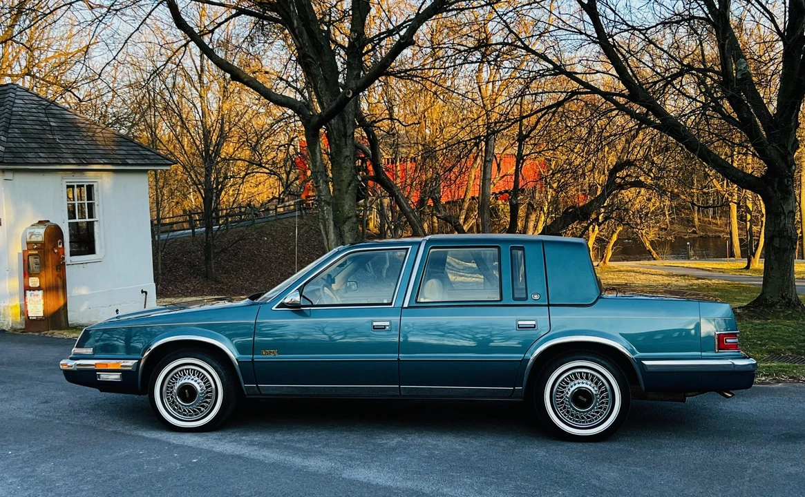 1993 Chrysler Imperial - Image 15 of 31