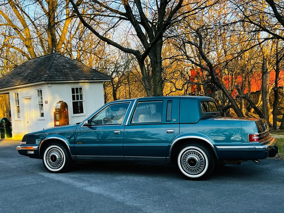 1993 Chrysler Imperial - Image 14 of 31