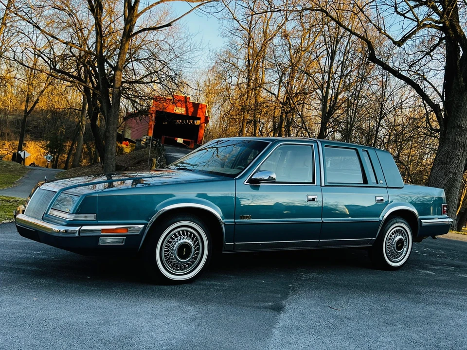 1993 Chrysler Imperial - Image 20 of 31