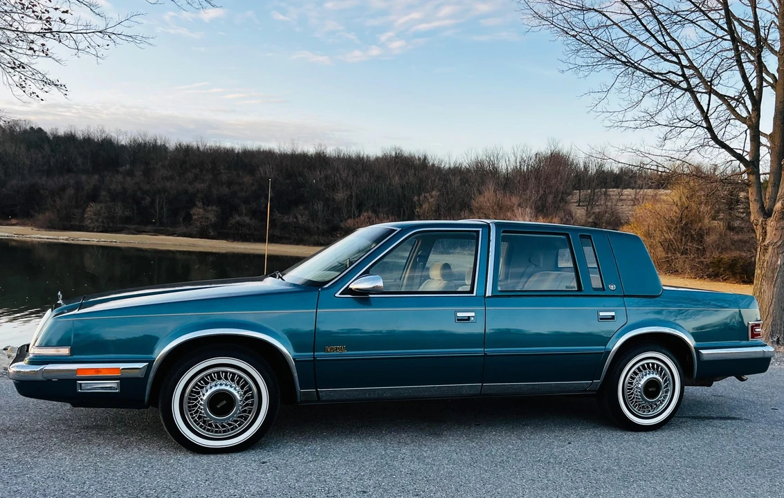 1993 Chrysler Imperial - Image 16 of 31