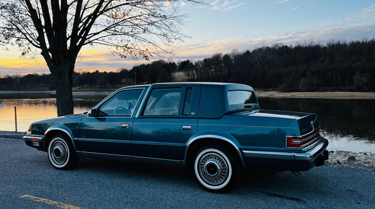 1993 Chrysler Imperial - Image 13 of 31