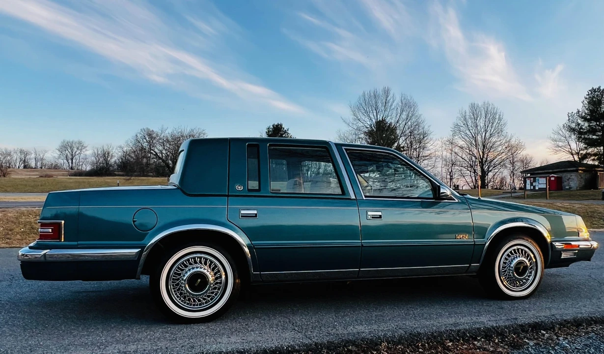 1993 Chrysler Imperial - Image 6 of 31