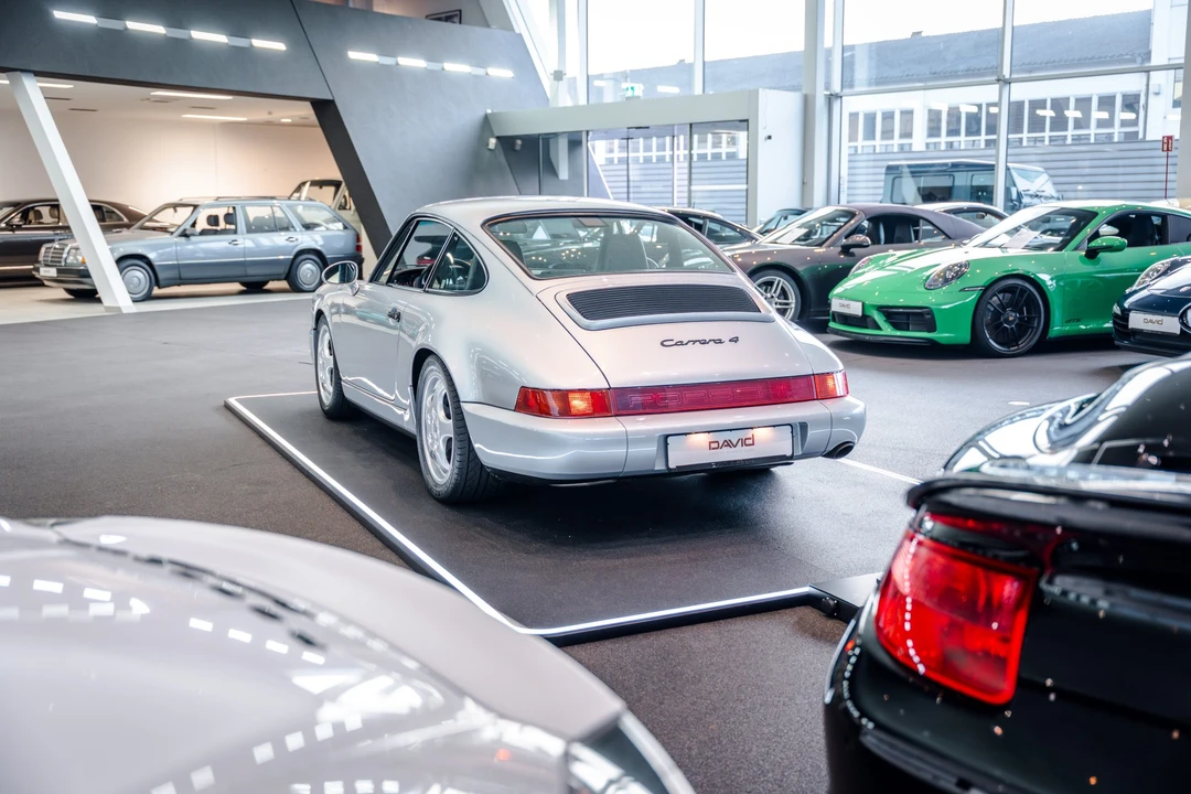 1993 Porsche 964 Carrera 4 - Image 7 of 31
