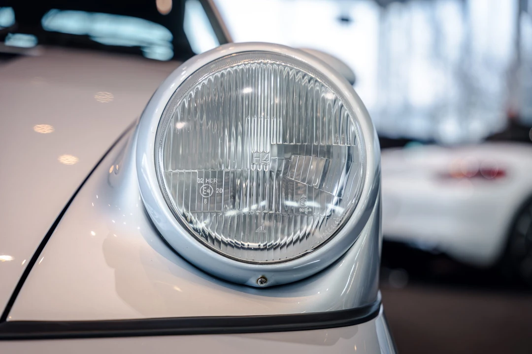 1993 Porsche 964 Carrera 4 - Image 28 of 31