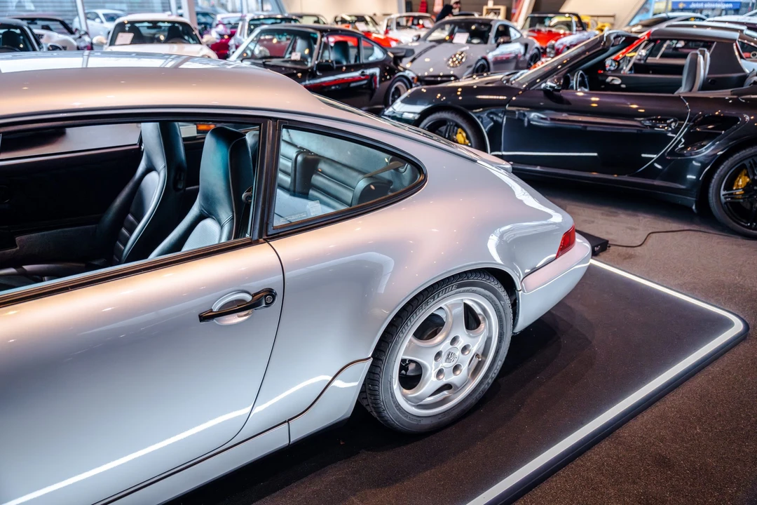 1993 Porsche 964 Carrera 4 - Image 21 of 31