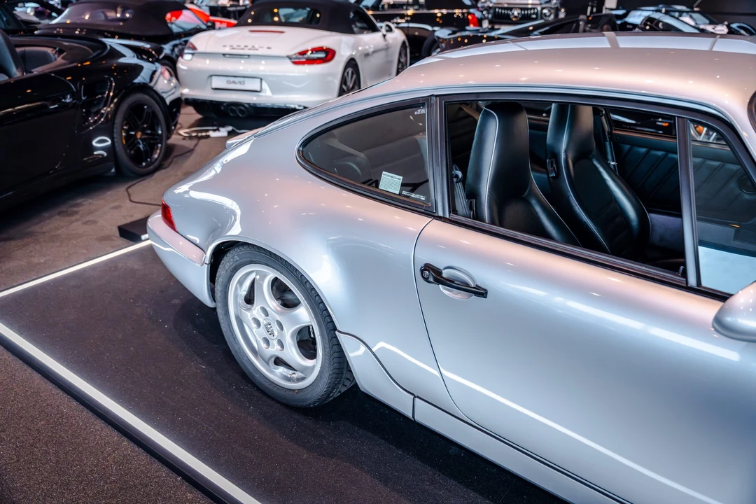 1993 Porsche 964 Carrera 4 - Image 18 of 31