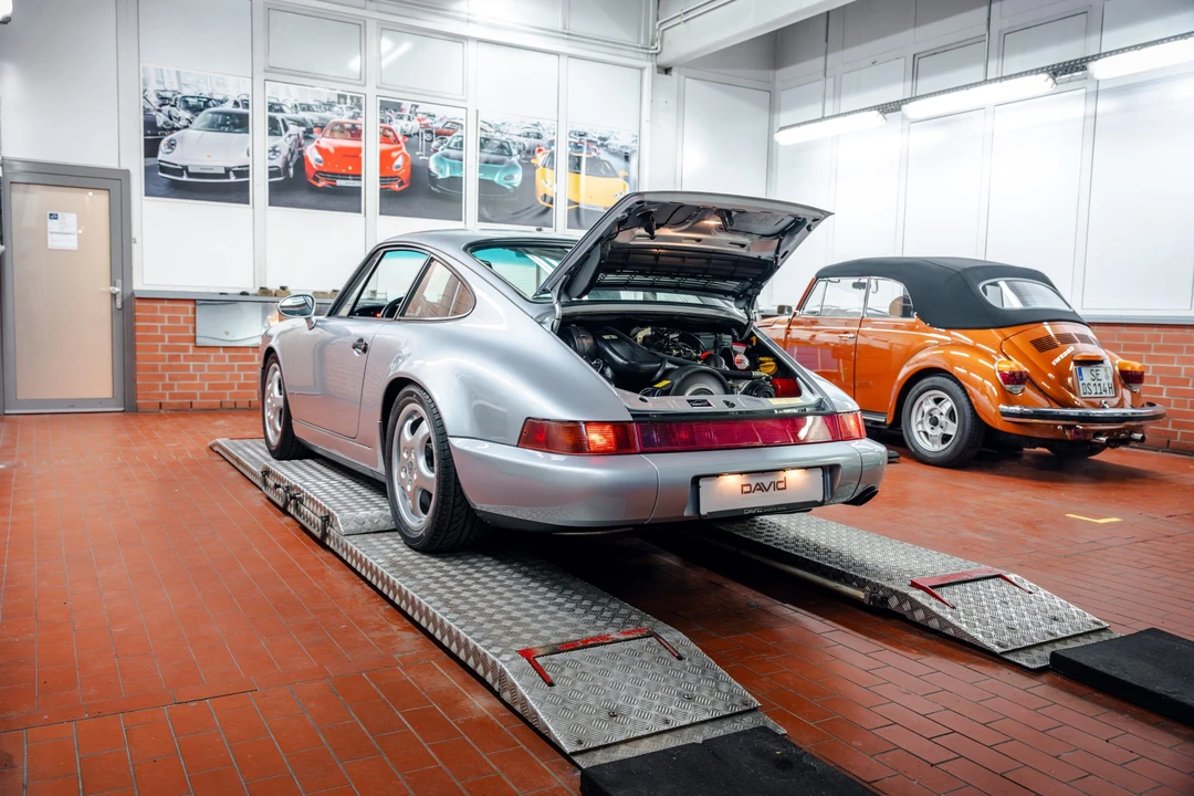 1993 Porsche 964 Carrera 4 - Image 11 of 31
