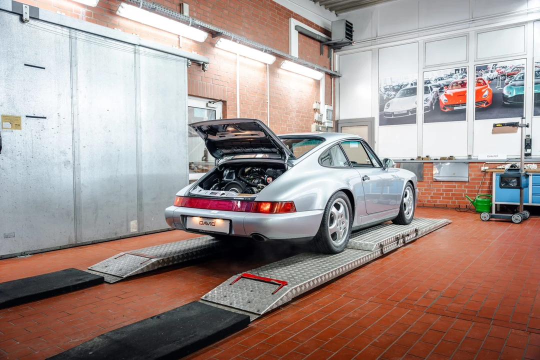 1993 Porsche 964 Carrera 4 - Image 10 of 31