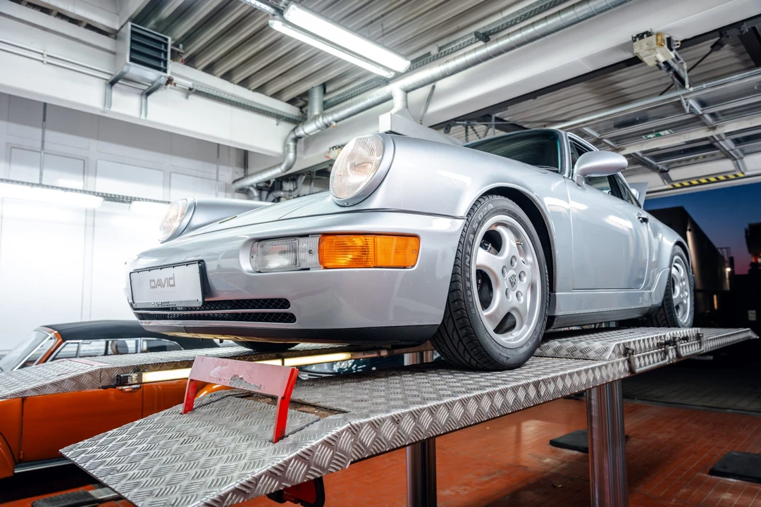 1993 Porsche 964 Carrera 4 - Image 12 of 31