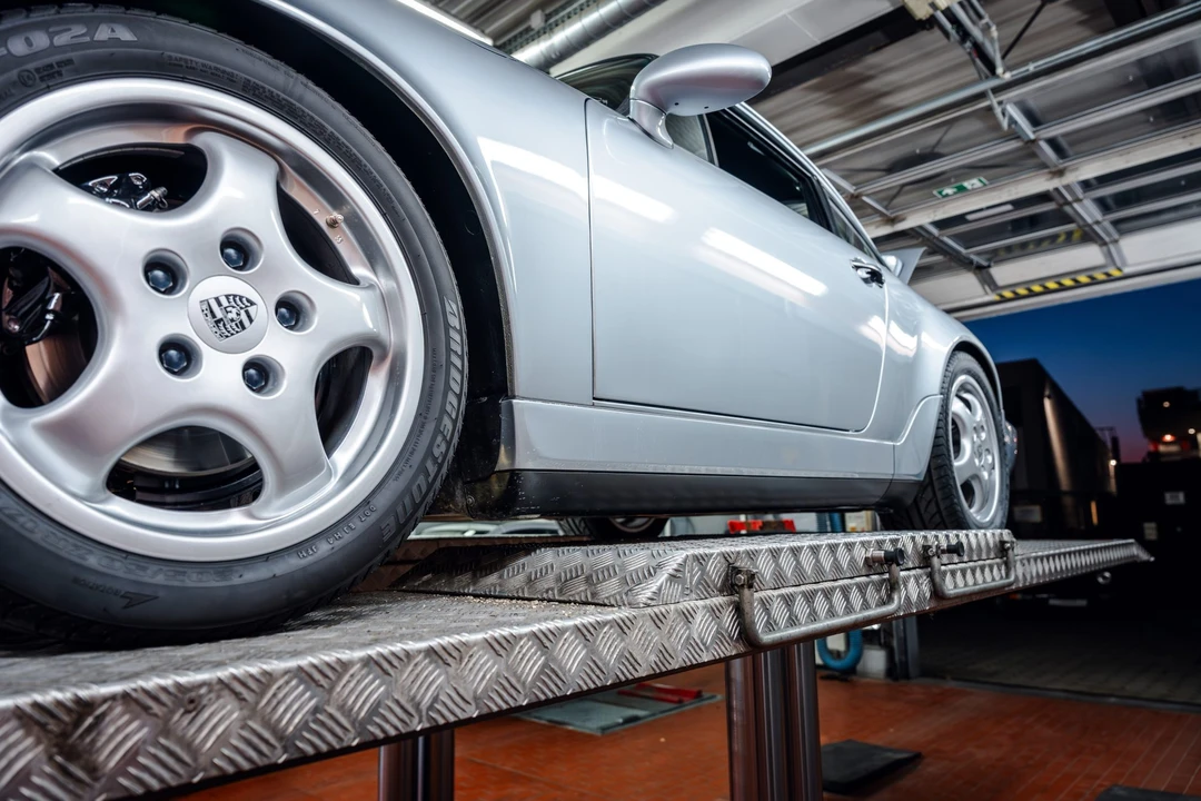 1993 Porsche 964 Carrera 4 - Image 22 of 31