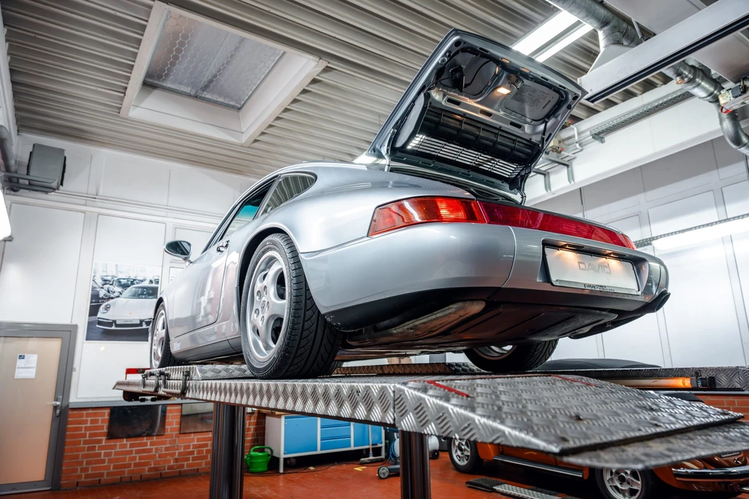 1993 Porsche 964 Carrera 4 - Image 15 of 31