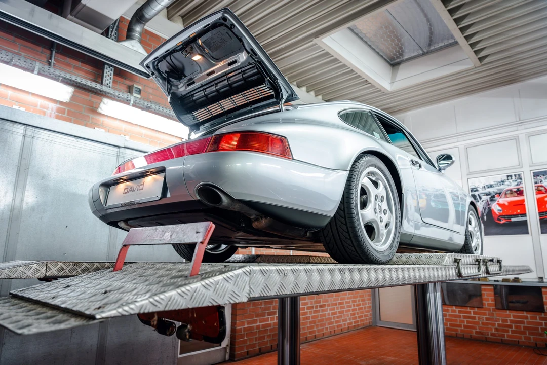 1993 Porsche 964 Carrera 4 - Image 14 of 31