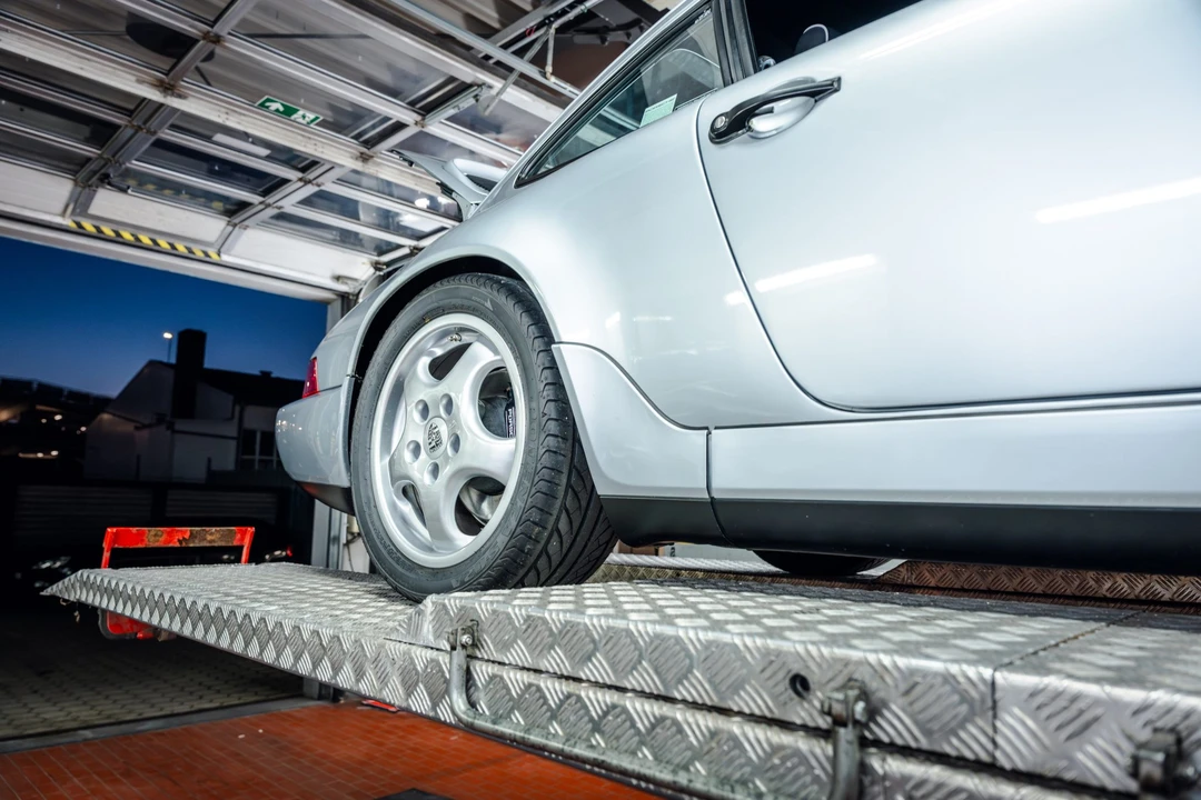 1993 Porsche 964 Carrera 4 - Image 19 of 31