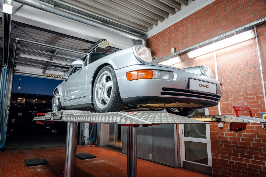 1993 Porsche 964 Carrera 4 - Image 13 of 31