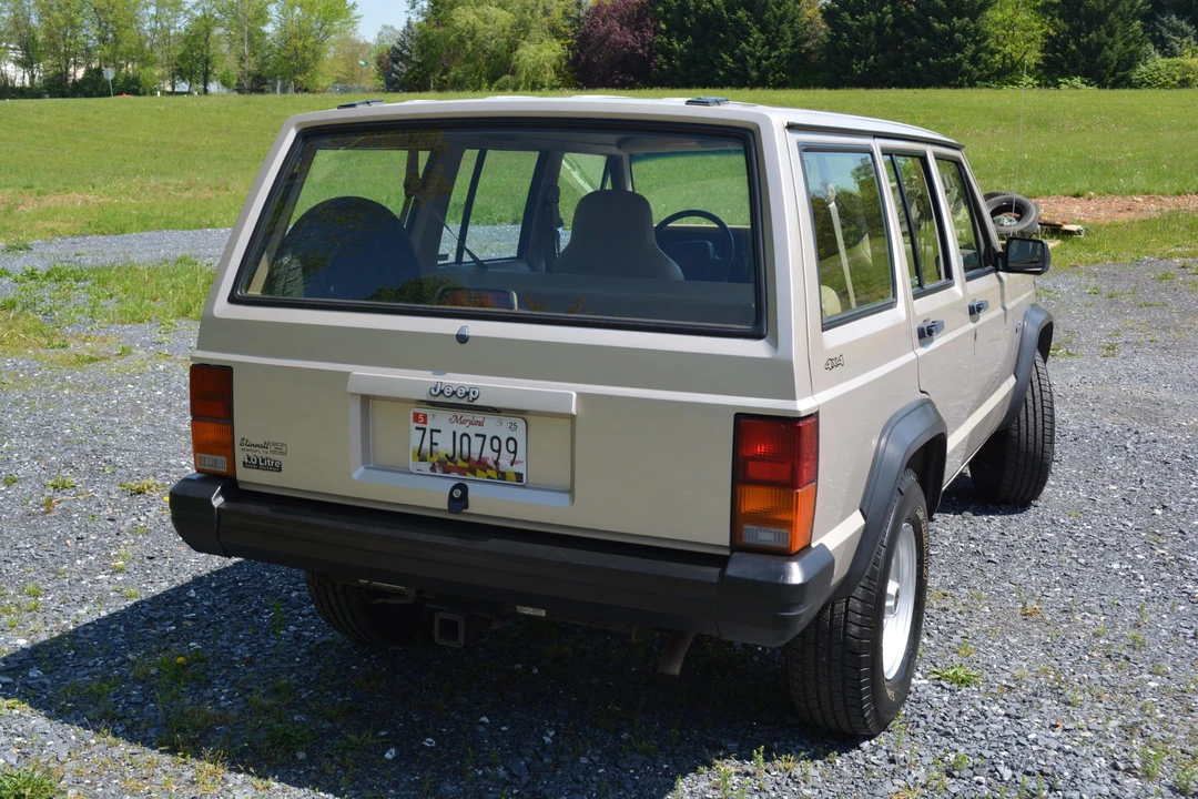 1995 Jeep XJ Cherokee - Image 9 of 31
