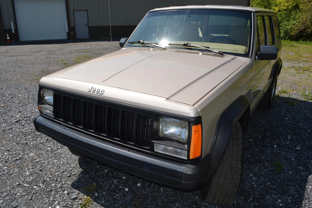 1995 Jeep XJ Cherokee - Image 2 of 31