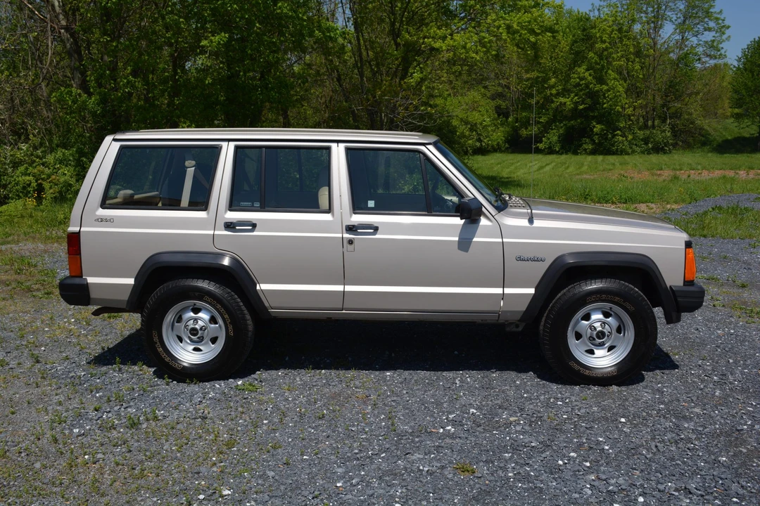 1995 Jeep XJ Cherokee - Image 13 of 31