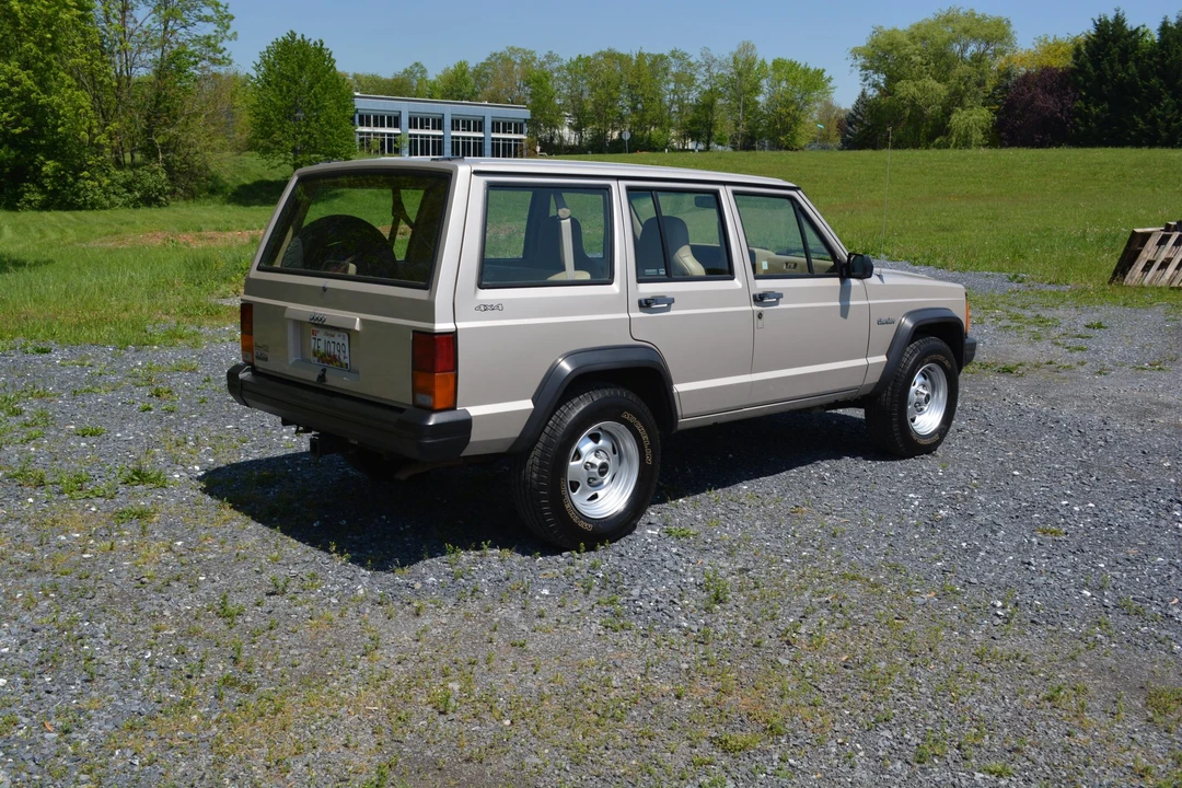 1995 Jeep XJ Cherokee - Image 12 of 31