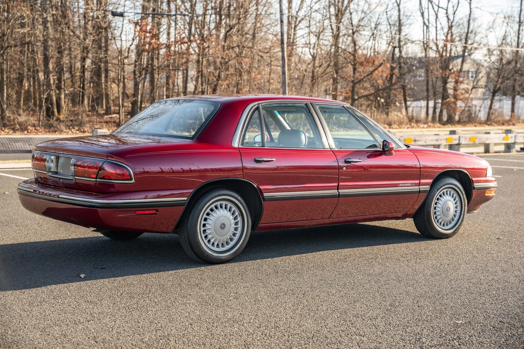 1997 Buick LeSabre - Image 15 of 31