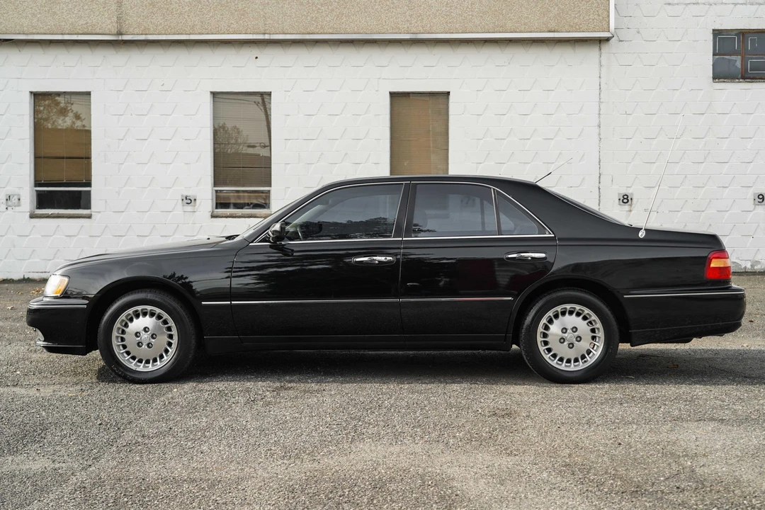 2000 Infiniti Q45 2nd Gen - Image 4 of 31