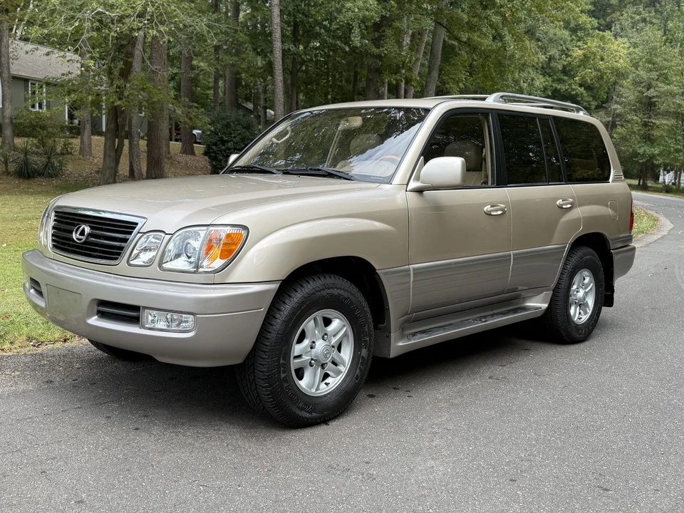 2000 Lexus LX 2nd Gen - Image 2 of 31