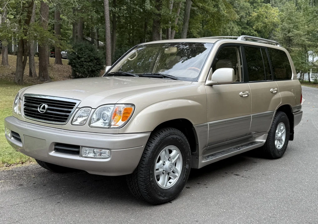 2000 Lexus LX 2nd Gen - Image 14 of 31