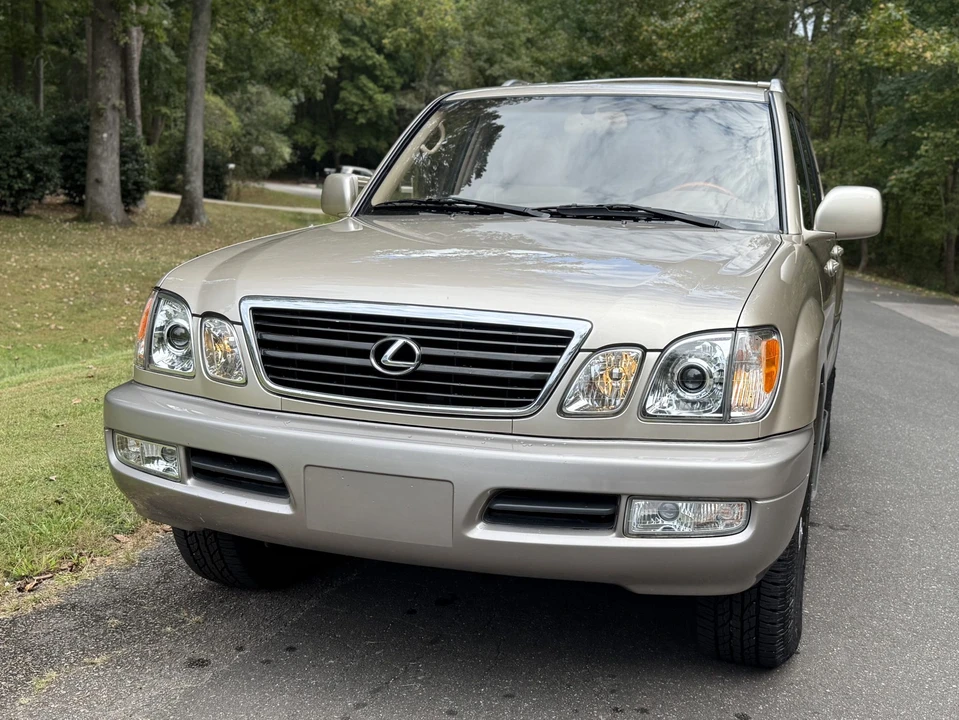 2000 Lexus LX 2nd Gen - Image 3 of 31