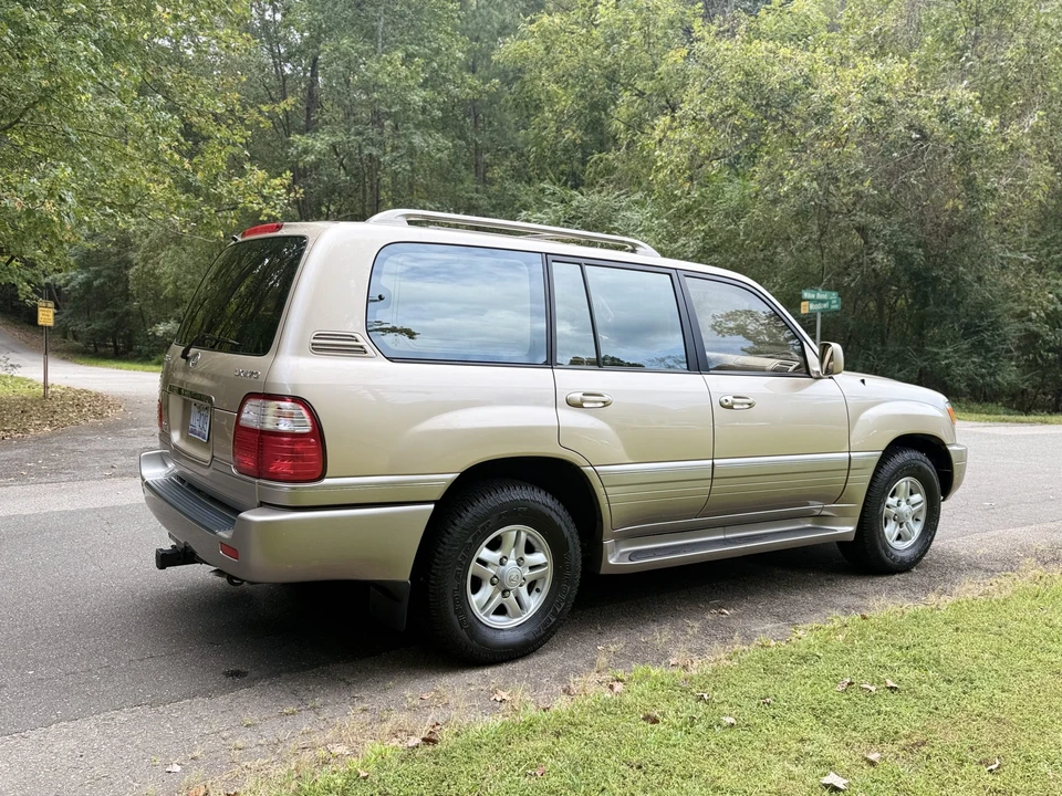 2000 Lexus LX 2nd Gen - Image 9 of 31