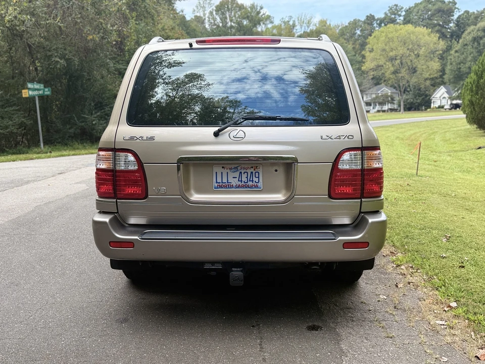 2000 Lexus LX 2nd Gen - Image 11 of 31