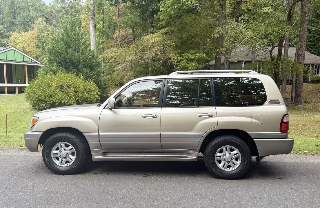 2000 Lexus LX 2nd Gen - Image 13 of 31