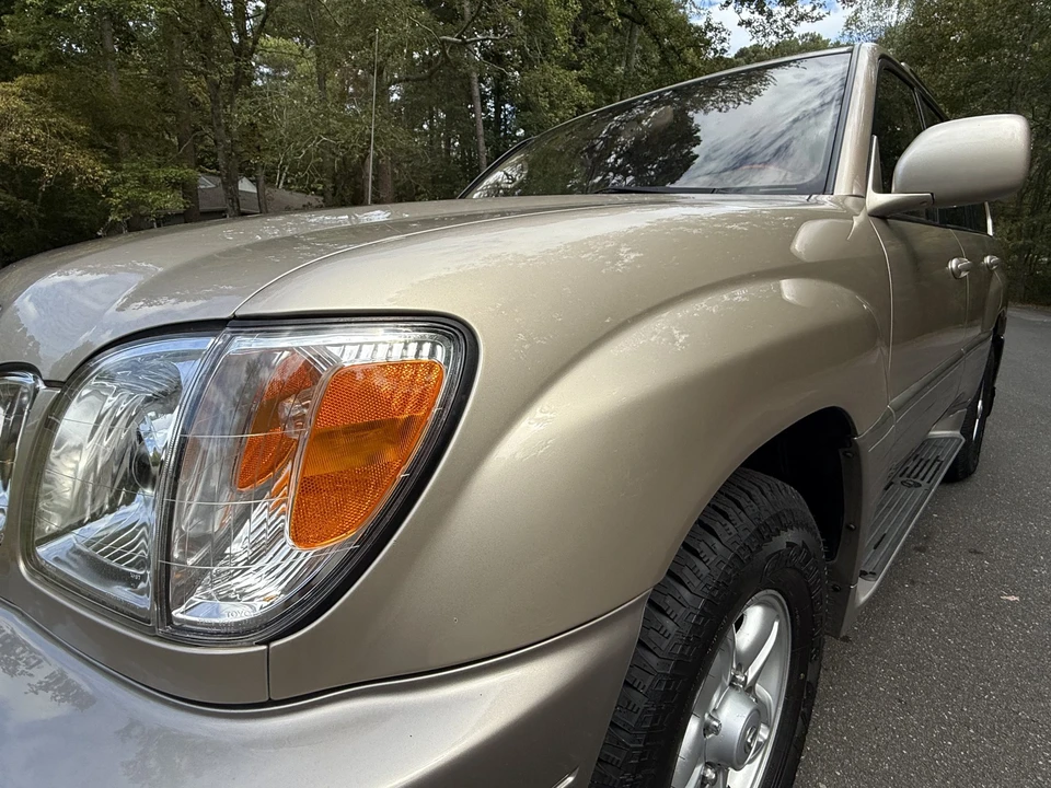 2000 Lexus LX 2nd Gen - Image 22 of 31