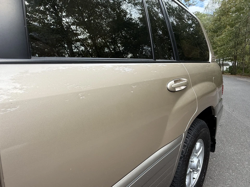 2000 Lexus LX 2nd Gen - Image 24 of 31