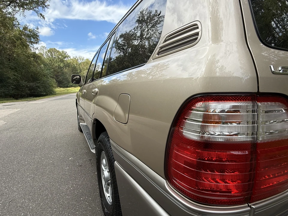 2000 Lexus LX 2nd Gen - Image 25 of 31
