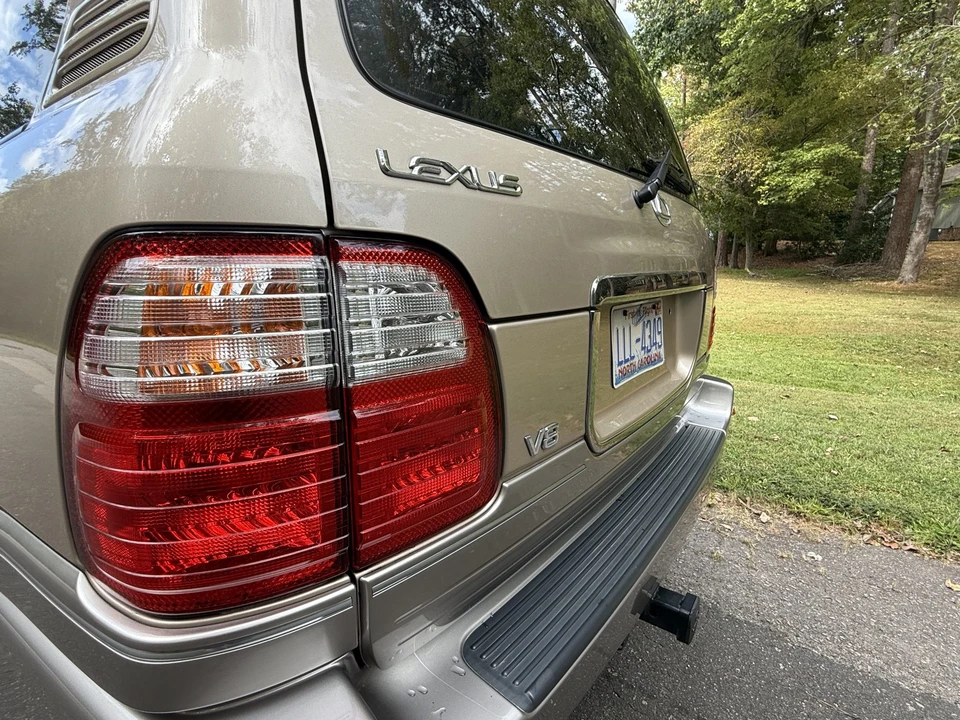 2000 Lexus LX 2nd Gen - Image 26 of 31