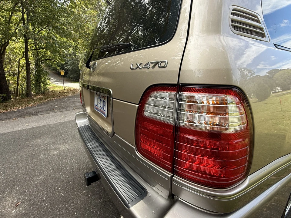 2000 Lexus LX 2nd Gen - Image 27 of 31