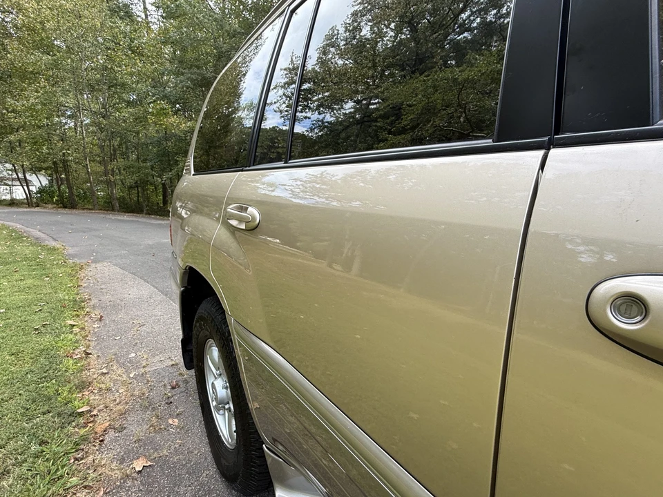 2000 Lexus LX 2nd Gen - Image 15 of 31