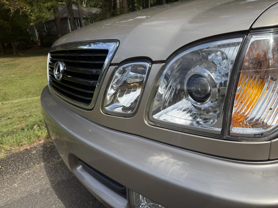 2000 Lexus LX 2nd Gen - Image 21 of 31