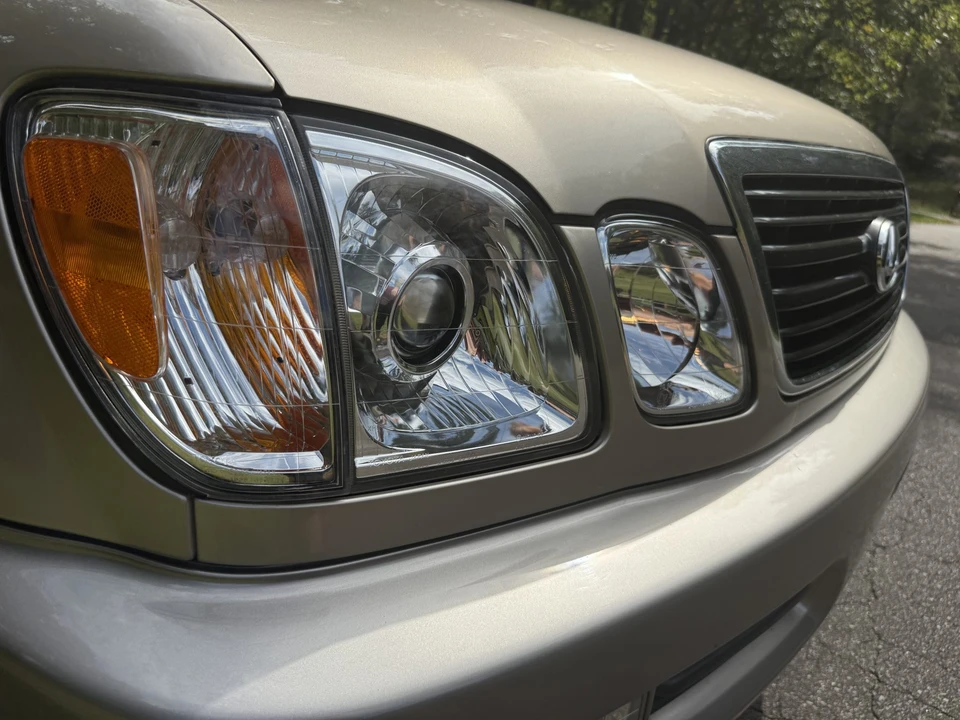 2000 Lexus LX 2nd Gen - Image 19 of 31